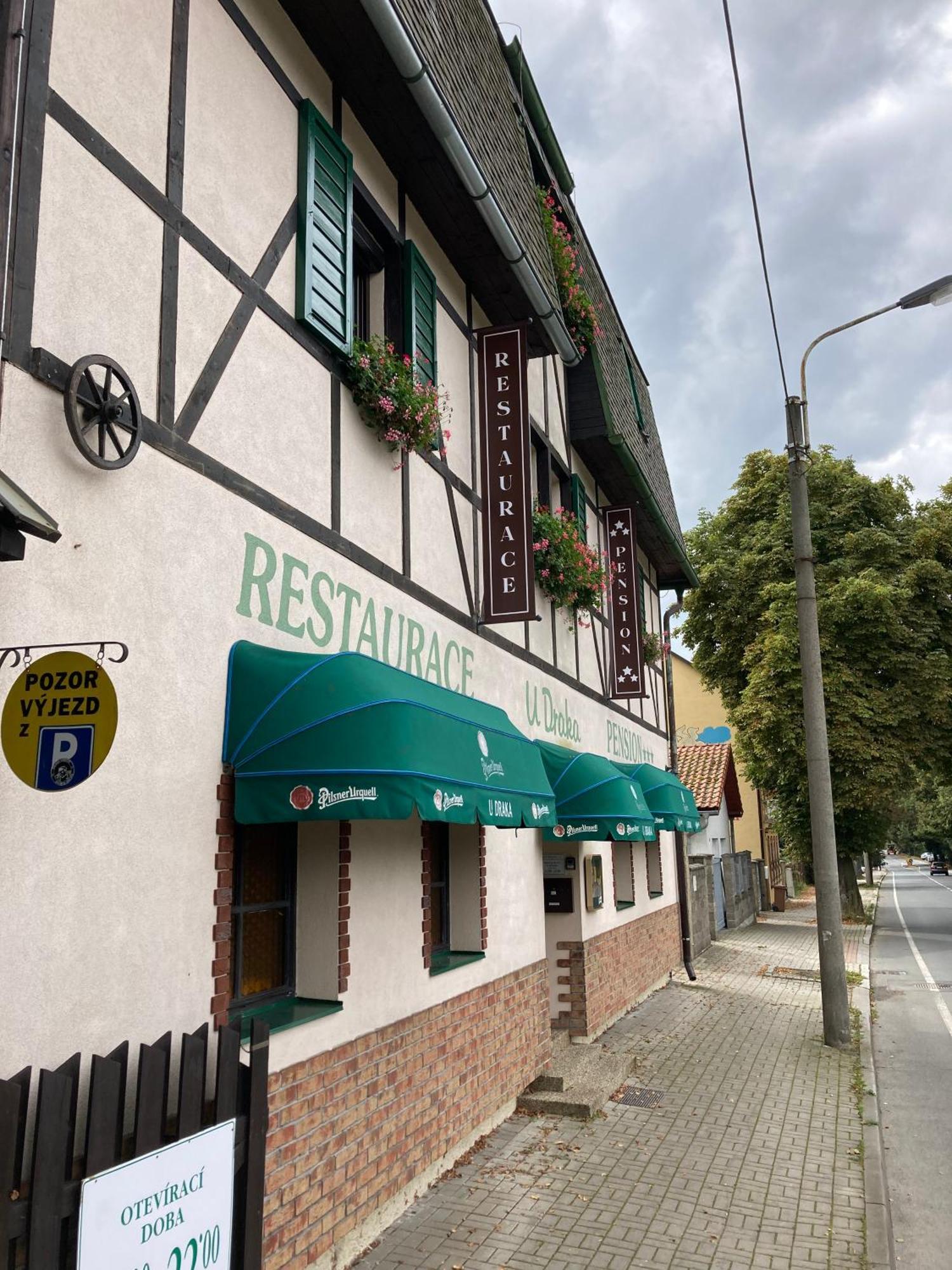 Pension U Draka Karlsbad Eksteriør billede